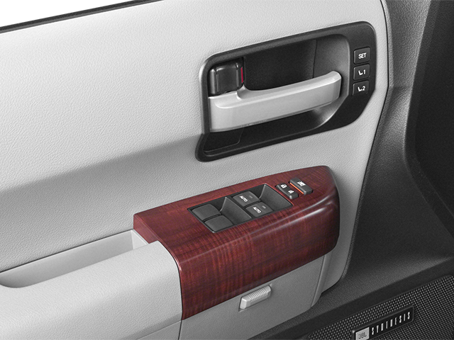 2014 Toyota Sequoia Platinum photo 3