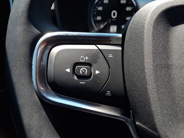 2022 Volvo XC40 R-Design