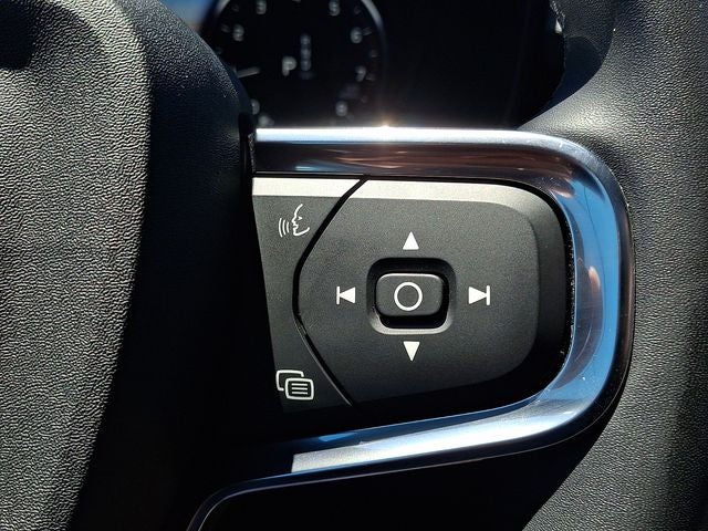 2022 Volvo XC40 R-Design
