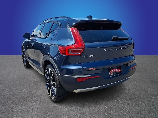 2022 Volvo XC40 R-Design