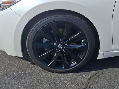 2017 Nissan Maxima SR