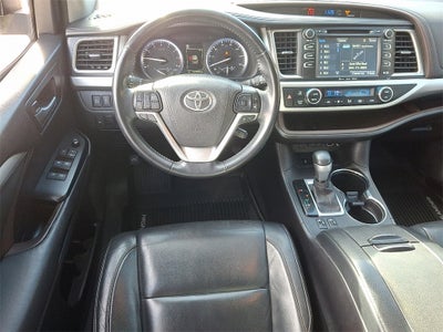 2017 Toyota Highlander SE