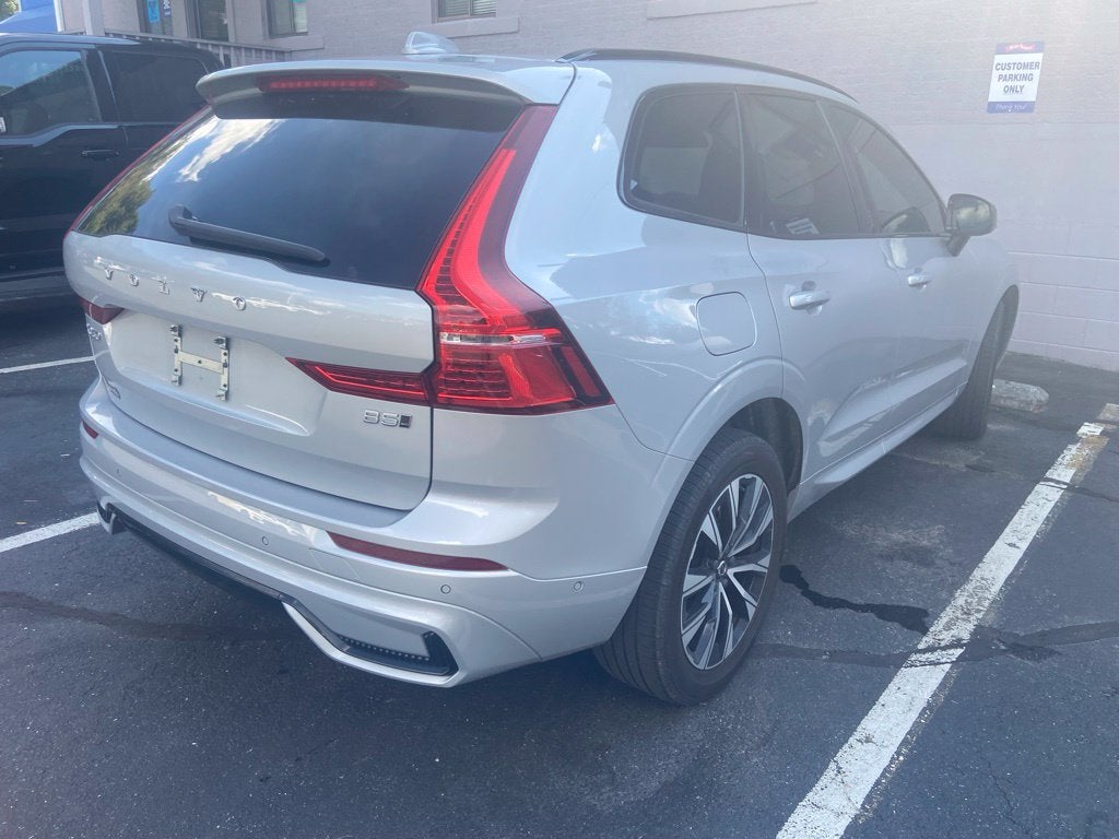 2023 Volvo XC60 B5 Plus Dark Theme