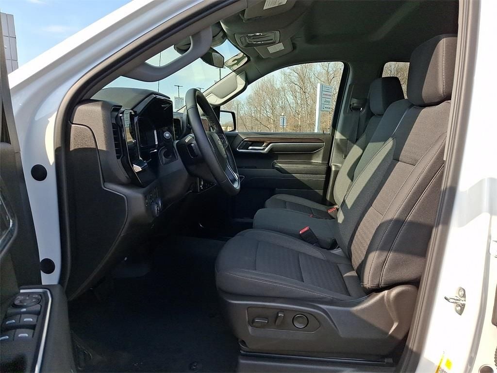 2023 Chevrolet Silverado 1500 4WD Crew Cab Short Bed LT with 2FL