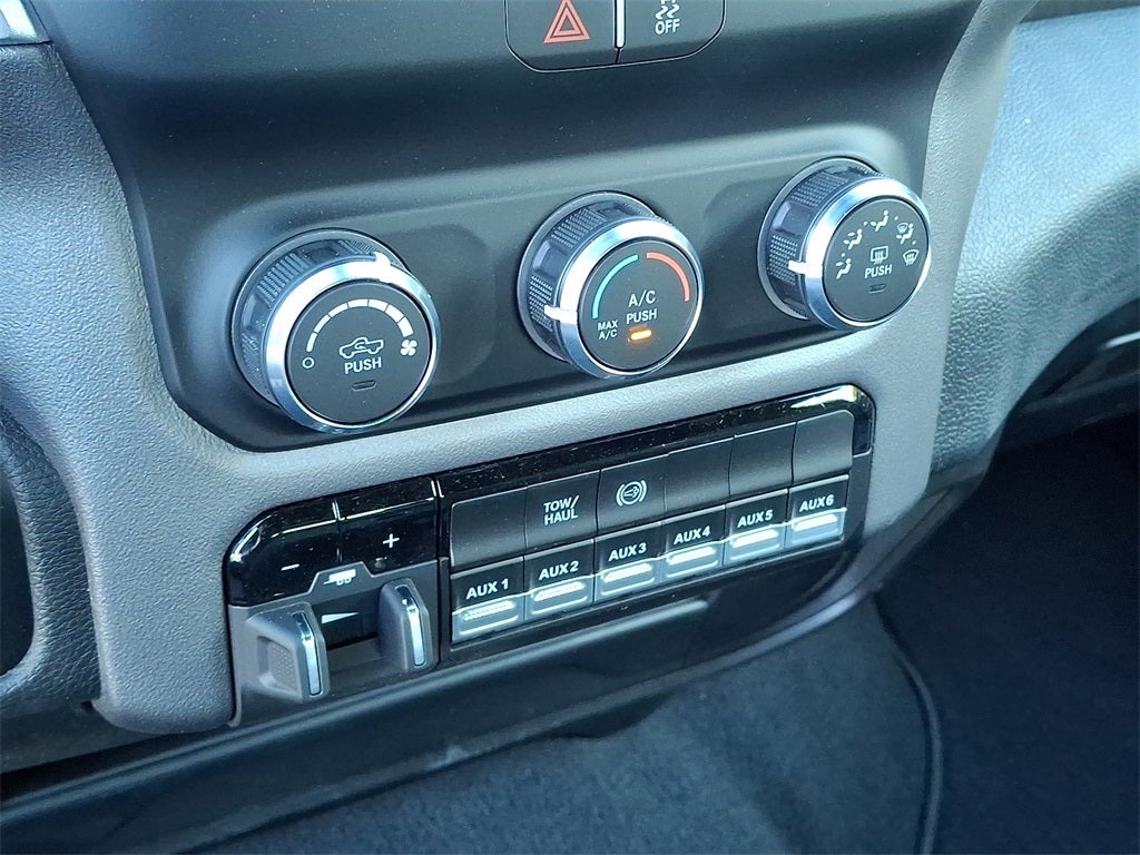 2024 RAM 3500 Big Horn Crew Cab 4x4 8' Box