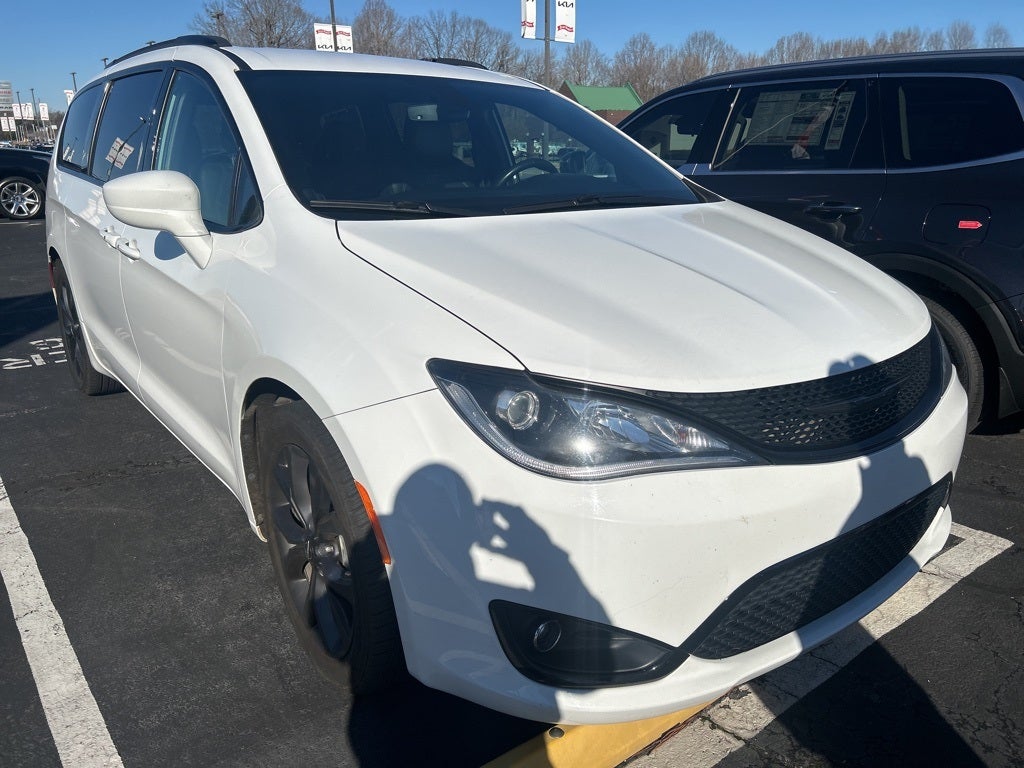 2020 Chrysler Pacifica Touring L