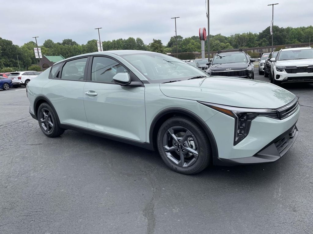 2026 Kia K4 LXS