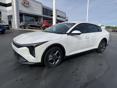 2026 Kia K4 LXS