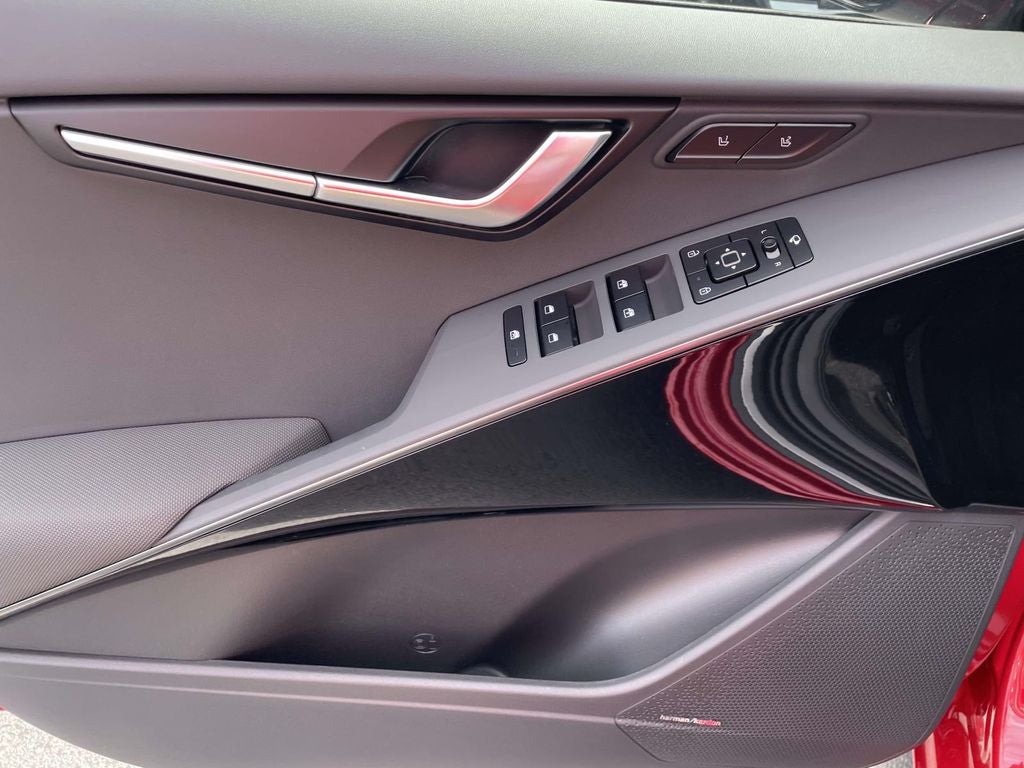 2026 Kia Niro SX