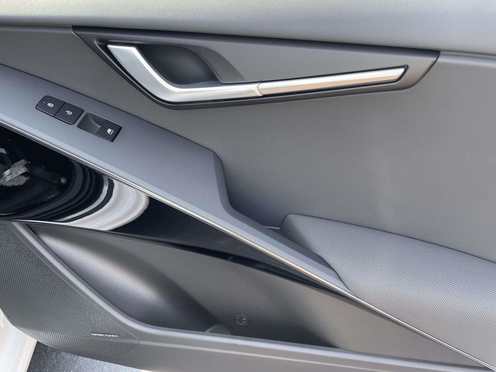 2026 Kia Niro SX