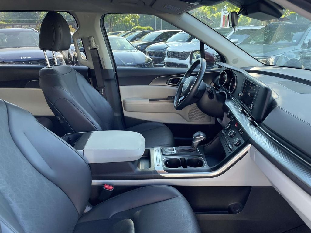 2024 Kia Carnival LX