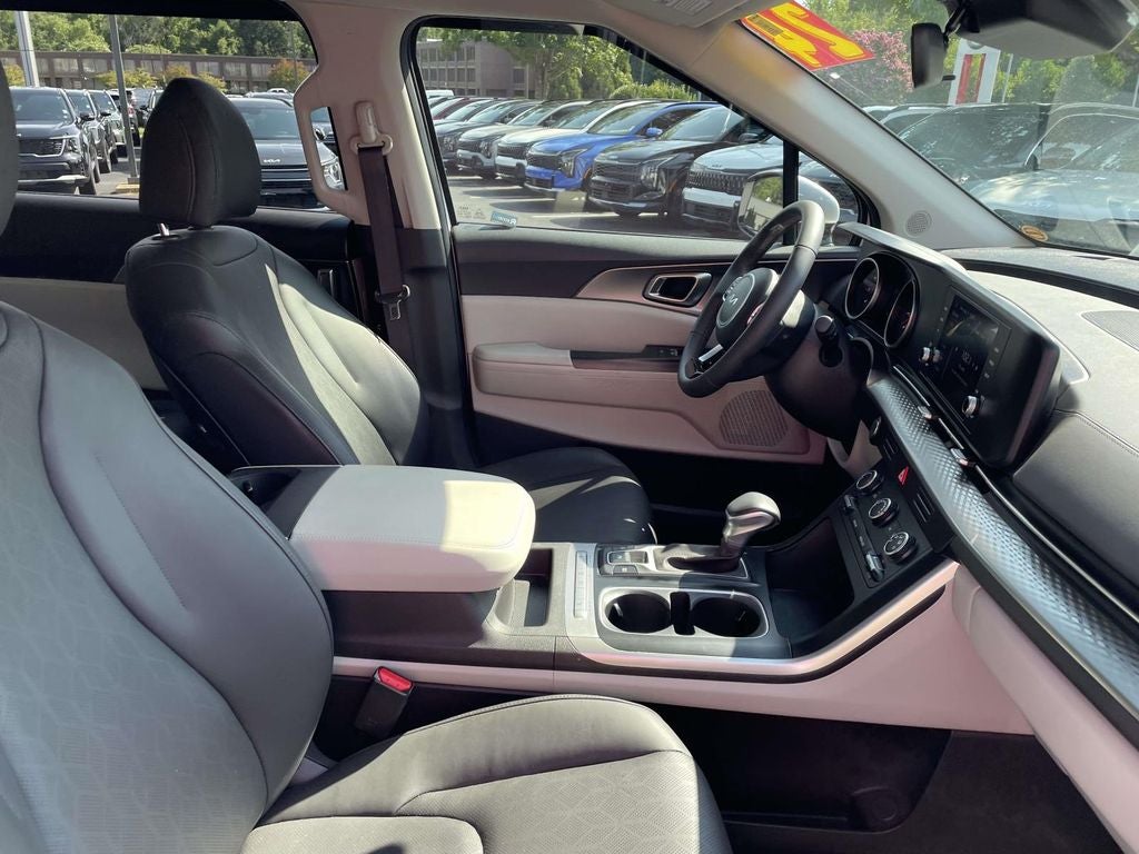 2024 Kia Carnival LX