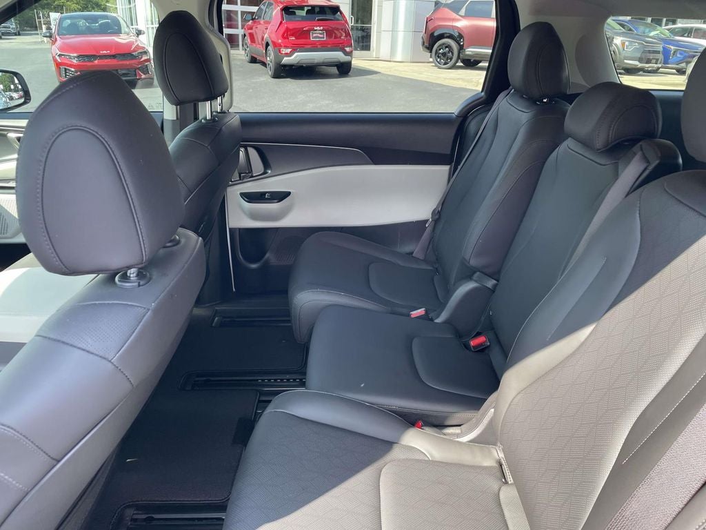 2024 Kia Carnival LX