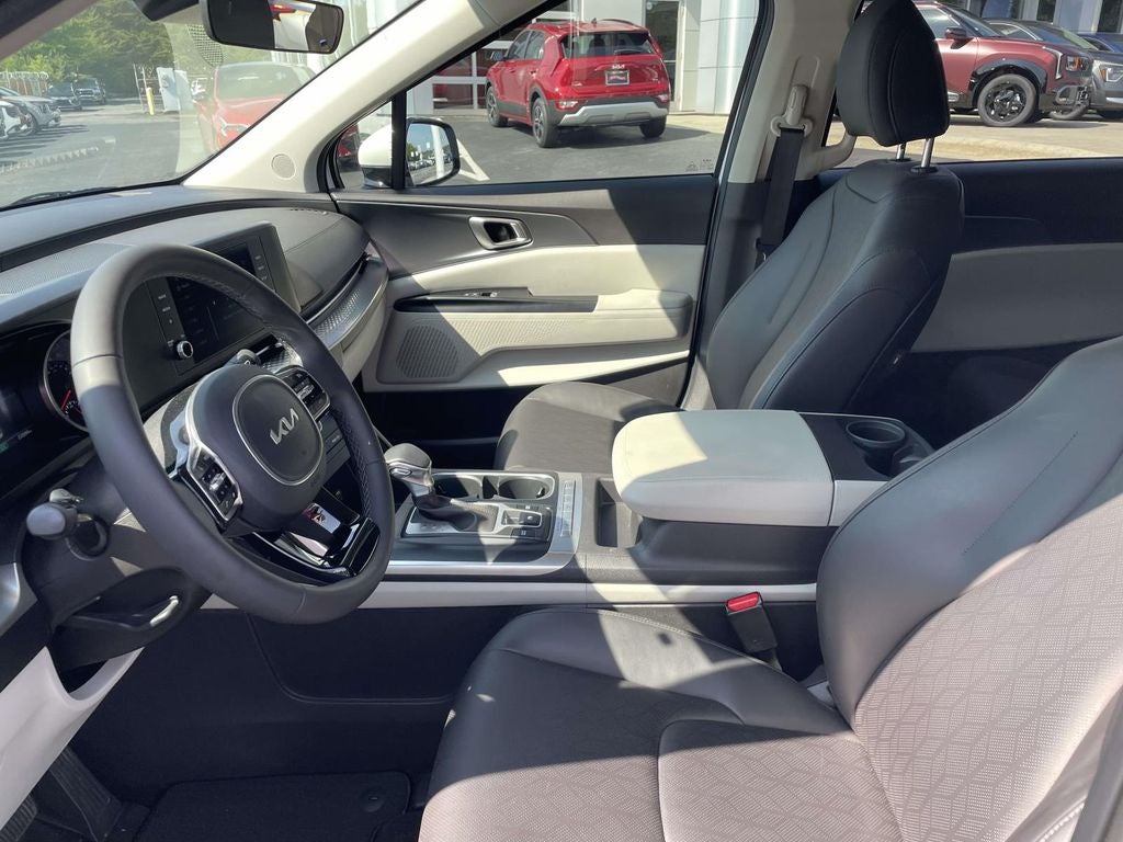 2024 Kia Carnival LX