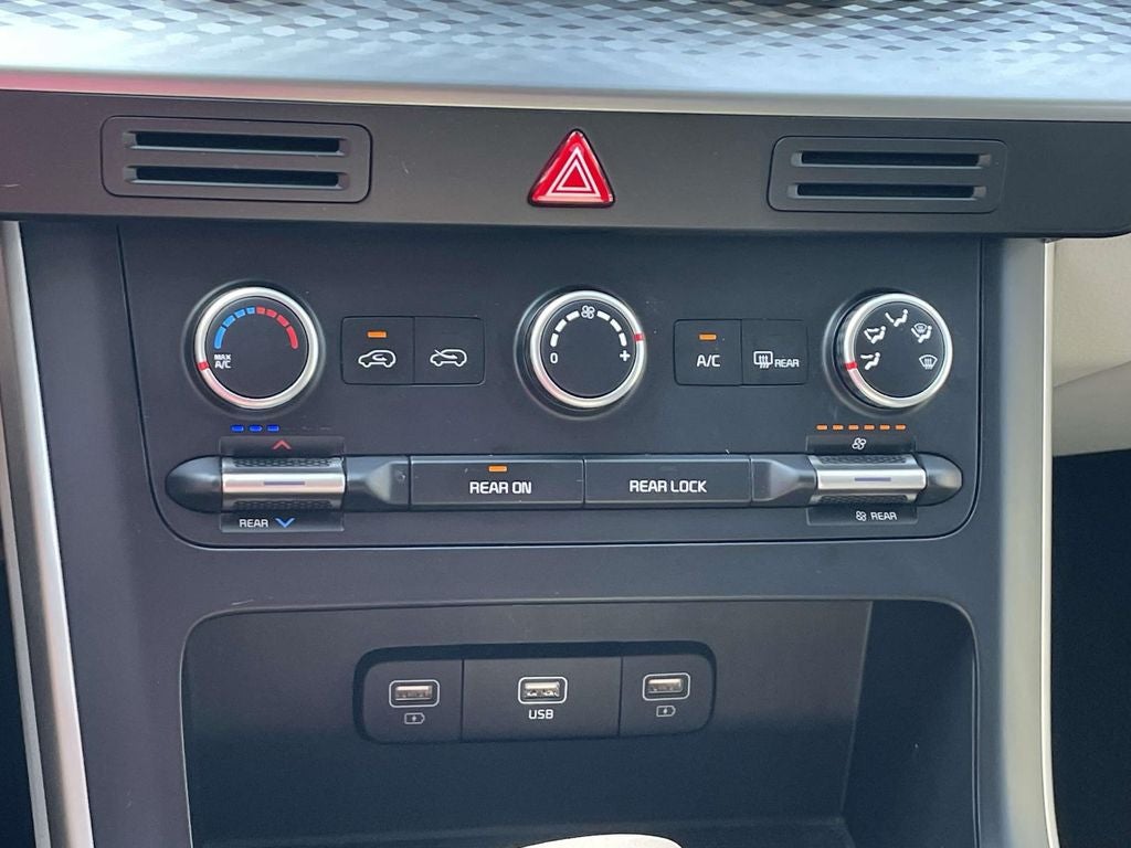 2024 Kia Carnival LX