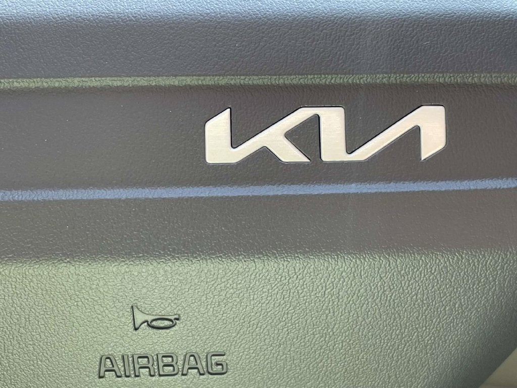 2027 Kia Carnival LX