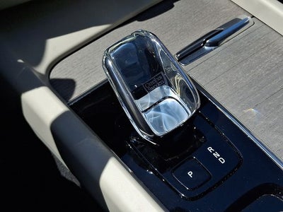 2023 Volvo XC60 B6 Ultimate Dark Theme