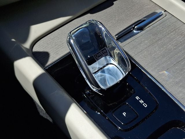 2023 Volvo XC60 B6 Ultimate Dark Theme