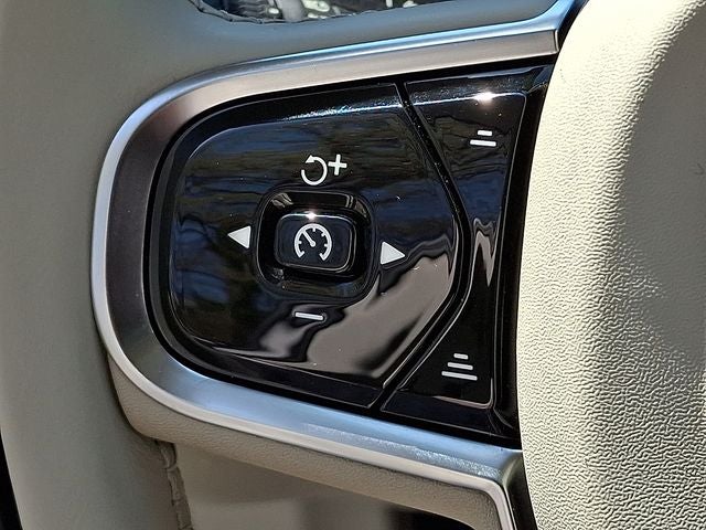 2023 Volvo XC60 B6 Ultimate Dark Theme