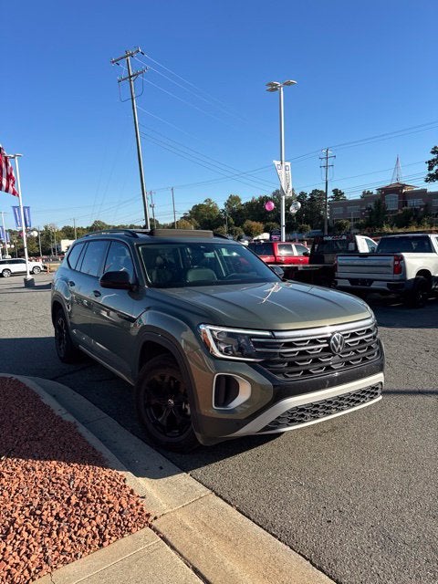 2024 Volkswagen Atlas 2.0T Peak Edition SE w/Technology