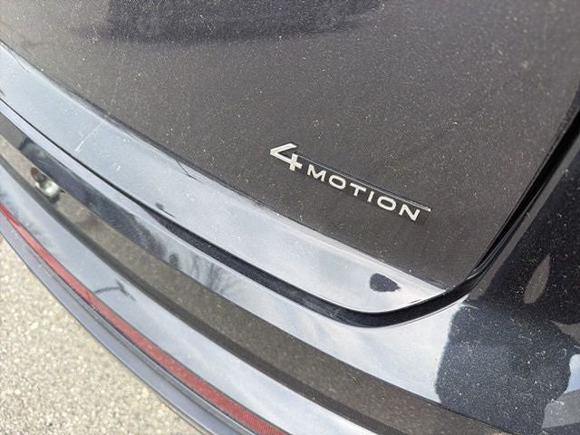 2025 Volkswagen Atlas Cross Sport 2.0T SEL R-Line Black