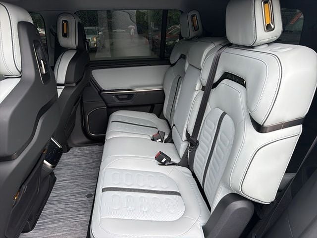 2025 Rivian R1S Adventure