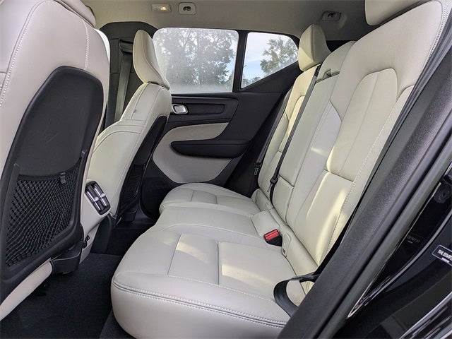 2023 Volvo XC40 B5 Plus Dark Theme