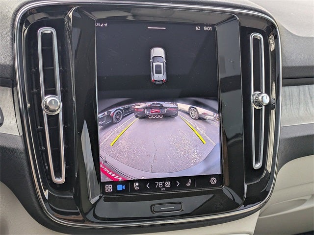 2023 Volvo XC40 B5 Plus Dark Theme