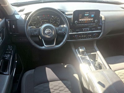 2022 Nissan Pathfinder SV