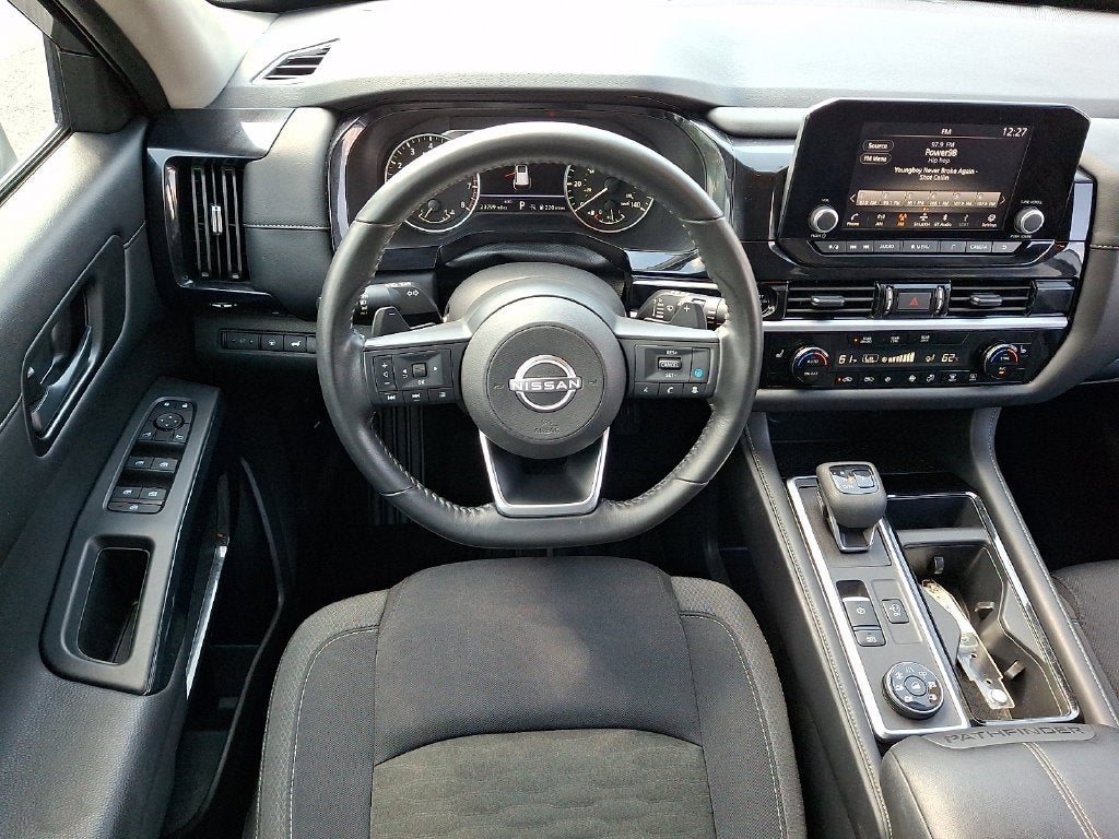 2025 Nissan Pathfinder SV