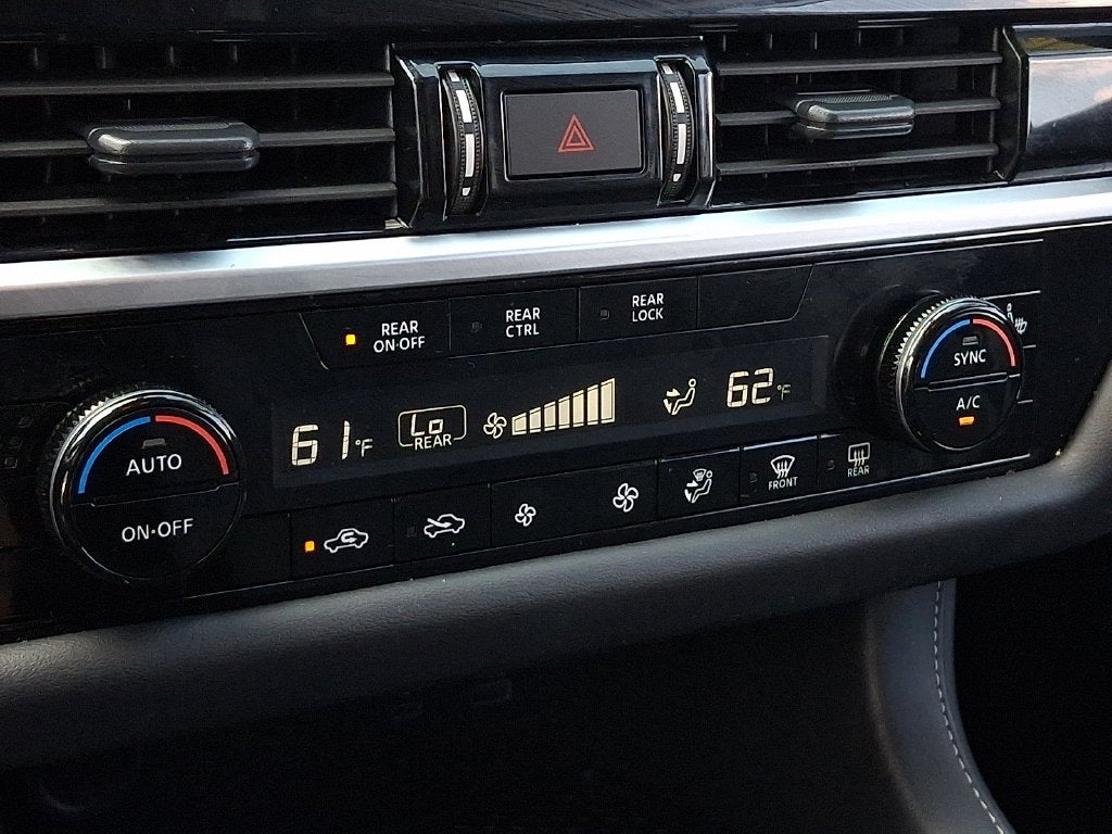 2025 Nissan Pathfinder SV