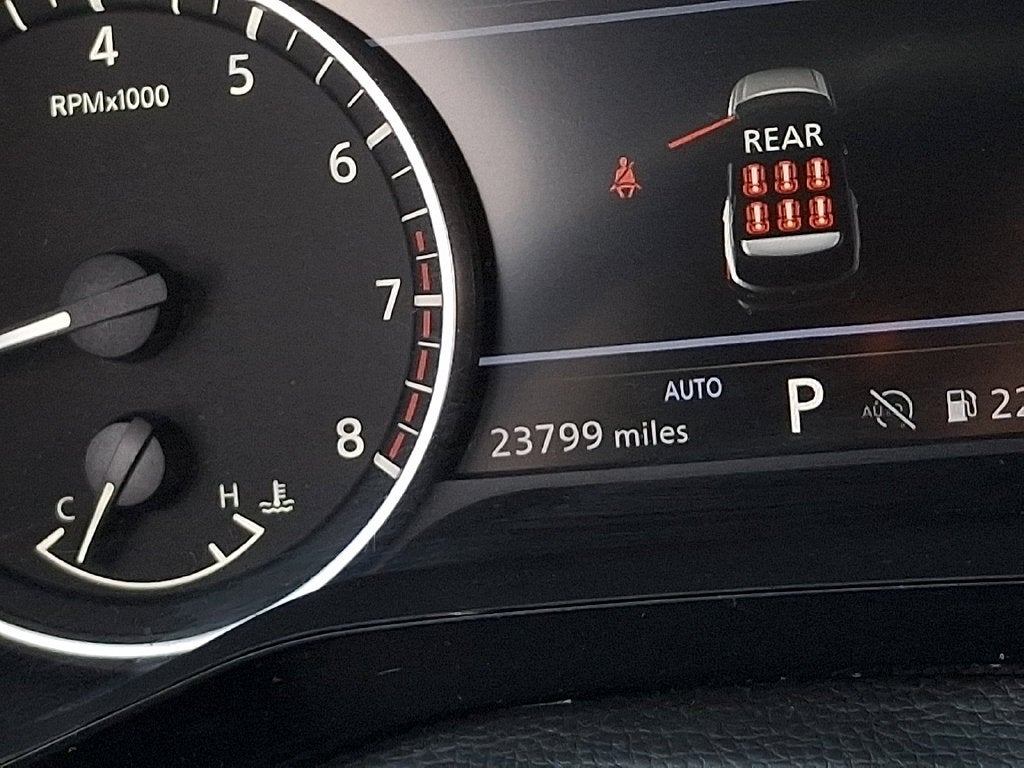 2025 Nissan Pathfinder SV