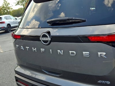 2025 Nissan Pathfinder SV