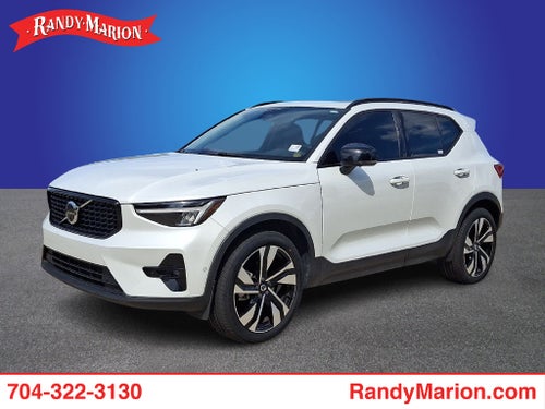 2024 Volvo XC40 B5 Plus Dark Theme