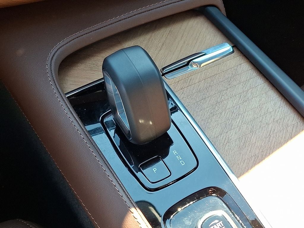 2025 Volvo XC90 B5 Plus