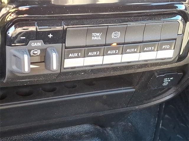 2025 RAM 5500HD Tradesman/Big Horn